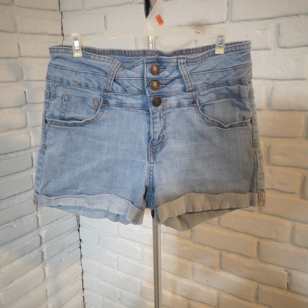 Eighty Two Ardene Shortie Ladies Size 9 Light Wash Shorts w/ Rolled Up Cuffs